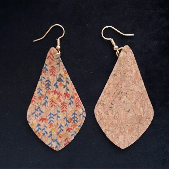 Flower Leaf Print Teardrop Shape Lightweight Cork Drop Earrings NWT - Picture 4 of 8